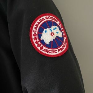 Canada Goose(Excellent Condition)Chateau Parka Fusion Fit, detachable fur hood